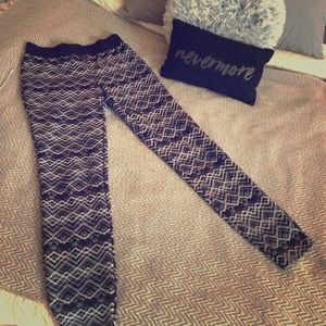 Super fun black and white print leggings